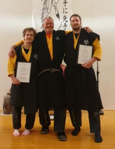 Menkyo Okuden für Sensei Sebastian Grams (2. Dan) und Sensei Helge Grosch (2.Dan)